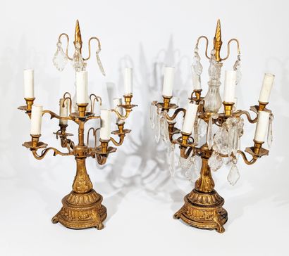 PAIRE DE CANDELABRES en bronze relaqué doré...