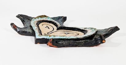 APPLIQUE en céramique émaillée figurant un...