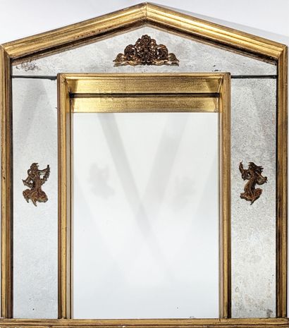 MIROIR à parcloses en bois et stuc doré à...