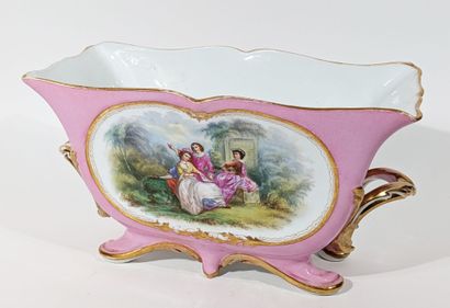 JARDINIERE en porcelaine à décor peint de...