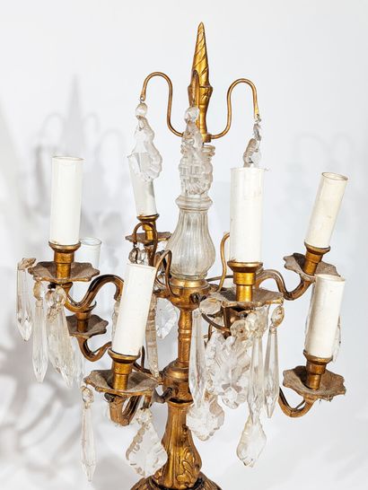 PAIRE DE CANDELABRES en bronze relaqué doré...