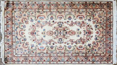 HYDERABAD
Tapis en laine et soie nouée à...
