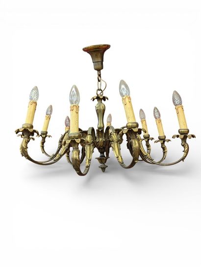 GRAND LUSTRE à dix bras de lumière en laiton...