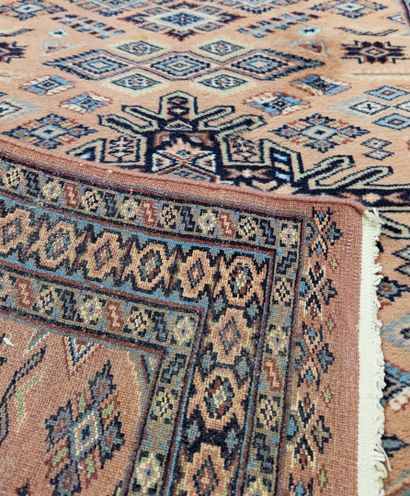 TAPIS galerie en laine mécanique sur fond...