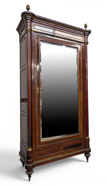 ARMOIRE à glace biseautée en acajou et placage...