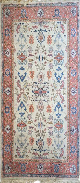 TAPIS mécanique en laine à décor de végétaux...
