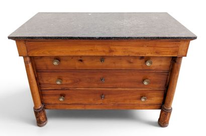 COMMODE en bois de placage ouvrant à 4 tiroirs...