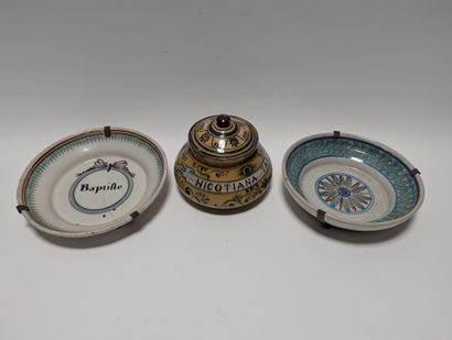 REUNION de trois pièces en céramique émaillée...
