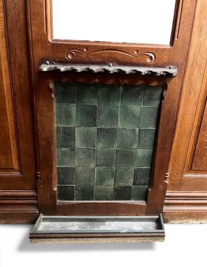 VESTIAIRE D'ENTREE en chêne faisant porte-manteaux,...