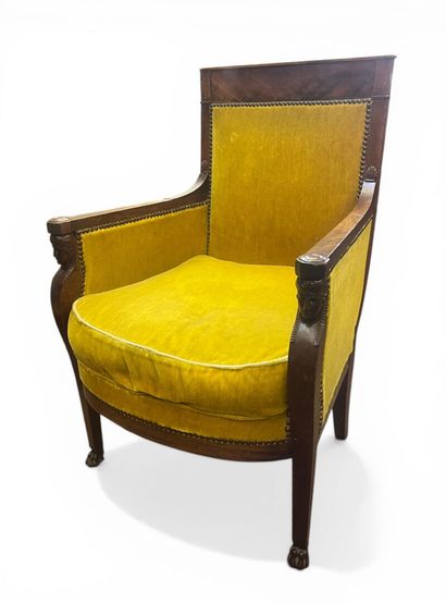 BERGERE en acajou et placage d'acajou à dossier...