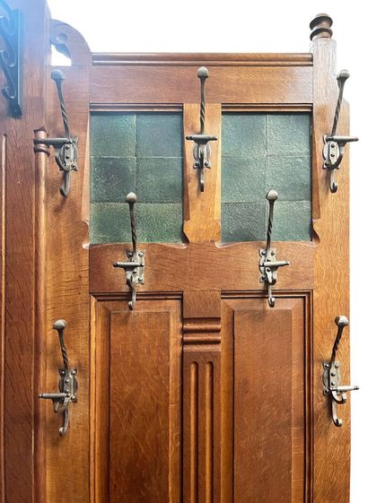 VESTIAIRE D'ENTREE en chêne faisant porte-manteaux,...