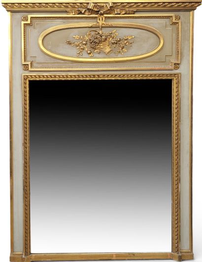 MIROIR de cheminée formant trumeau en bois...
