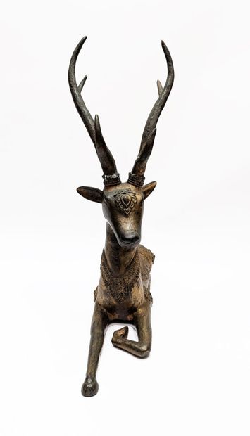 INDE, XXe siècle
Cerf allongé en bronze à...