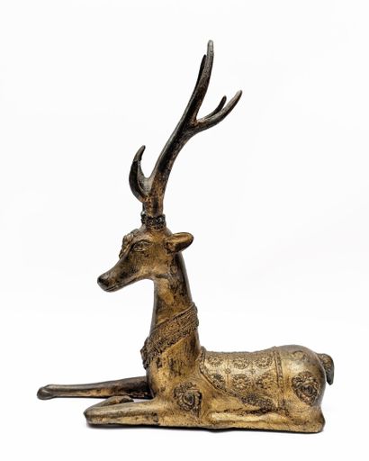 INDE, XXe siècle
Cerf allongé en bronze à...