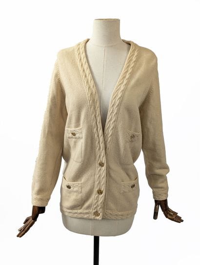 CHANEL
Long cardigan in pure ecru cashmere,...