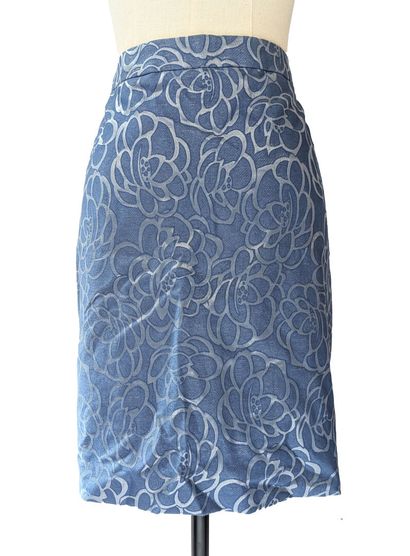 CACHAREL
Straight-cut blue skirt with a floral...