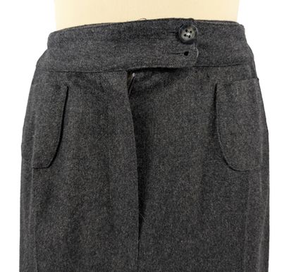VALENTINO - Miss V
Gray wool and cashmere...