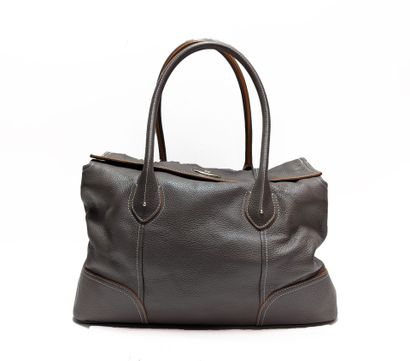 LANCEL
Soft gray grained leather bag, Louyetu...