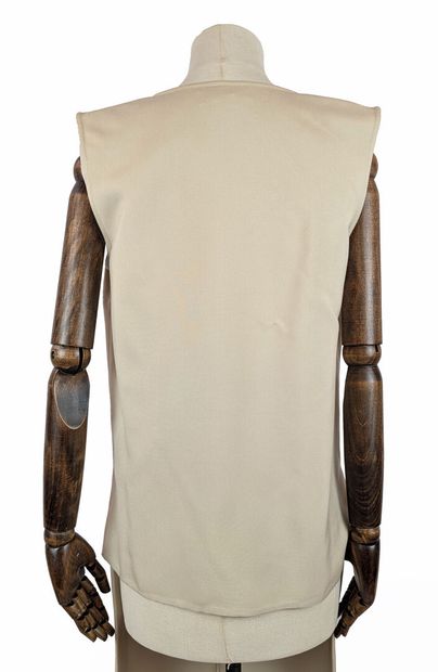 VALENTINO - Miss V
Beige silk two-piece set:...