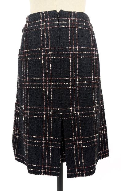 CHANEL
Black and pink tweed skirt, high-waisted,...
