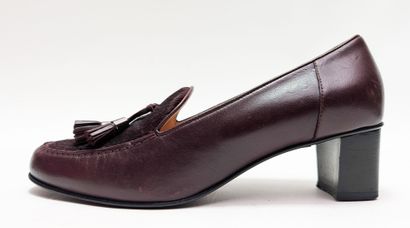 LARIO
Pair of burgundy leather and fur heels...