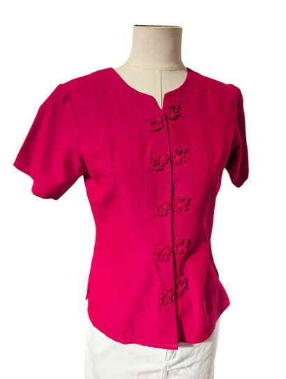 A 11-piece collection including, among other...