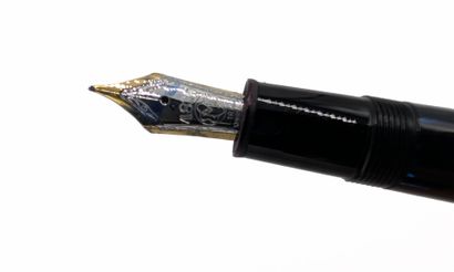 MONTBLANC
Set of two Meisterstück pens:
-...