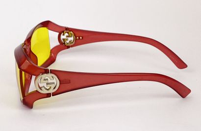GUCCI
Transparent acetate sunglasses in red,...