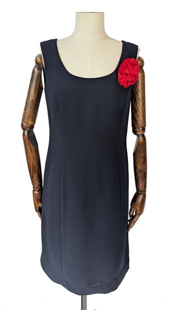 MADELEINE
Navy blue fitted short dress with...