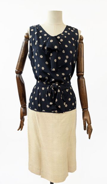 CHANEL - Store
Three-piece set:
- Ecru jacket...
