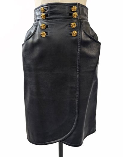 CHANEL - Boutique
Midnight blue box-cut leather...