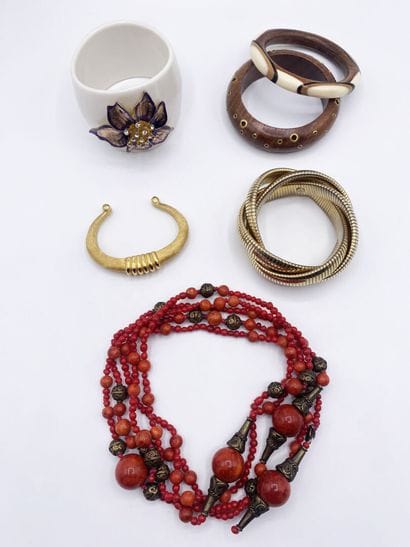 A collection of costume jewelry, including...