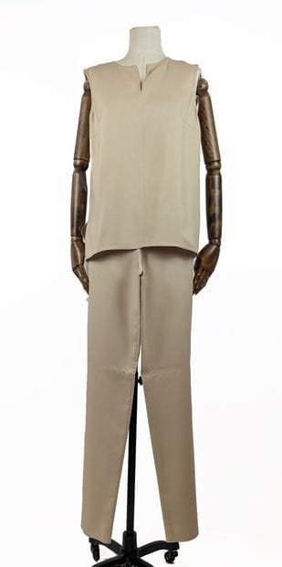 VALENTINO - Miss V
Beige silk two-piece set:...