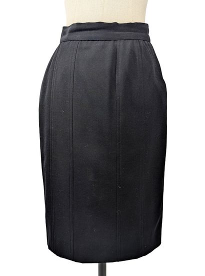 CHANEL
Black straight skirt, fitted at the...