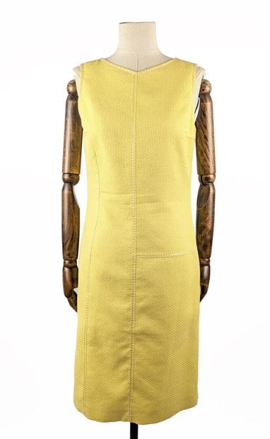 VALENTINO - Miss V
Mid-length dress in yellow...