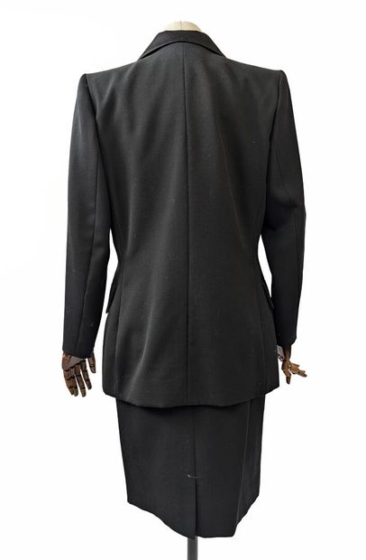 YVES SAINT LAURENT - Variation
Two-piece...