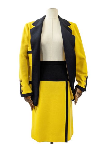 CHANEL - Store
Two-piece set: 
- Yellow wool...