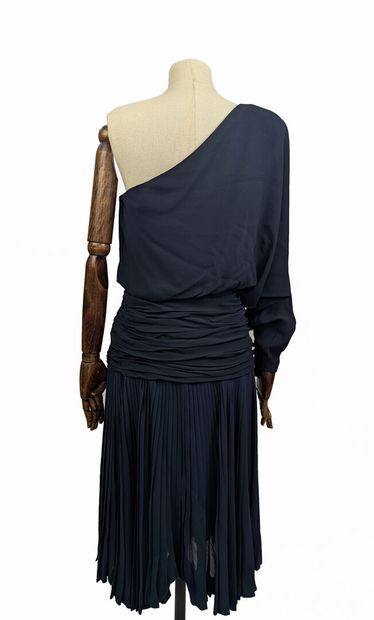 JEAN-LOUIS SCHERRER - Paris
Long navy blue...