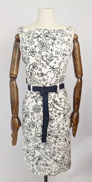 MOSCHINO JEANS
White dress with dark blue...