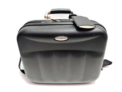 SAMSONITE
Set of two VANITY CASES in black...