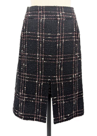 CHANEL
Black and pink tweed skirt, high-waisted,...