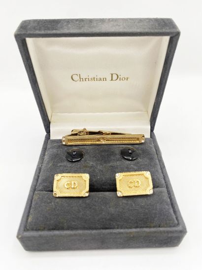 CHRISTIAN DIOR
Pair of gold-plated cufflinks...