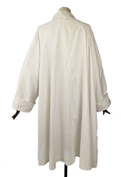 DEJAC
Oversized white raincoat made of polyester...