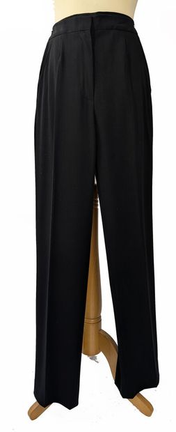 MAX MARA
Black pleated pants with a flowing...