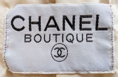 CHANEL - Store
Three-piece set:
- Ecru jacket...