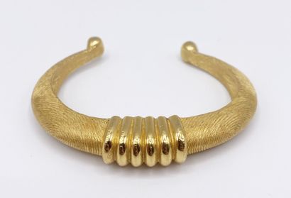 A collection of costume jewelry, including...