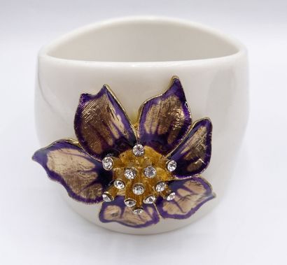 A collection of costume jewelry, including...