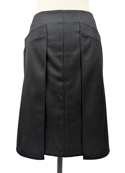 CHANEL
Straight-cut black wool skirt with...