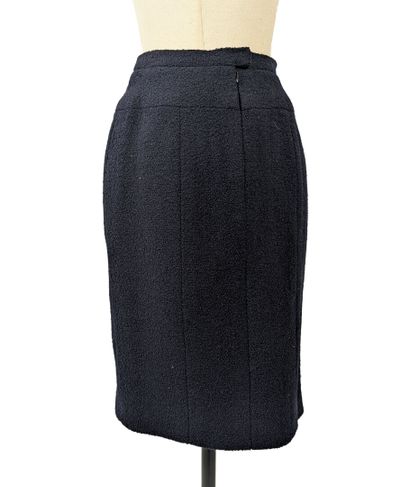 CHANEL - Boutique
Navy blue straight-cut...