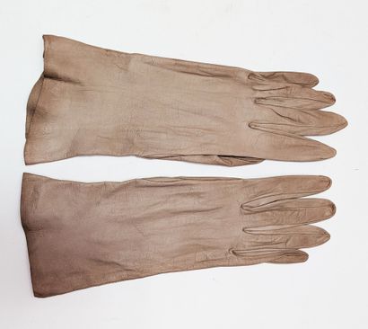 CHRISTIAN DIOR
Pair of beige kidskin gloves,...